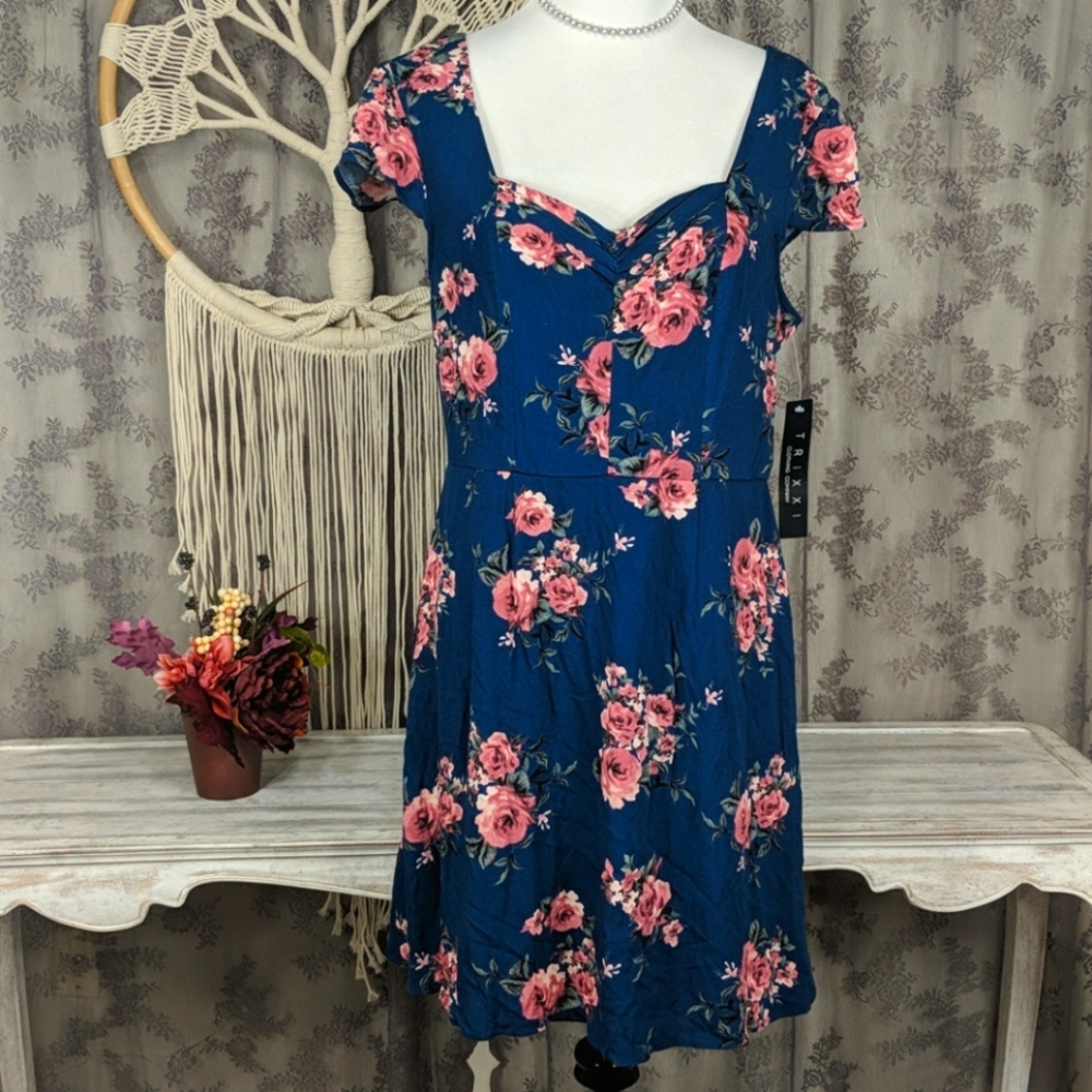 Trixxi blue rose print sweetheart dress